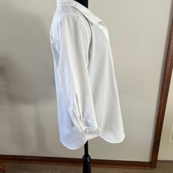 Chico's No Iron Chic Stretch Popover Button Down in the back - Picture 2 of 6